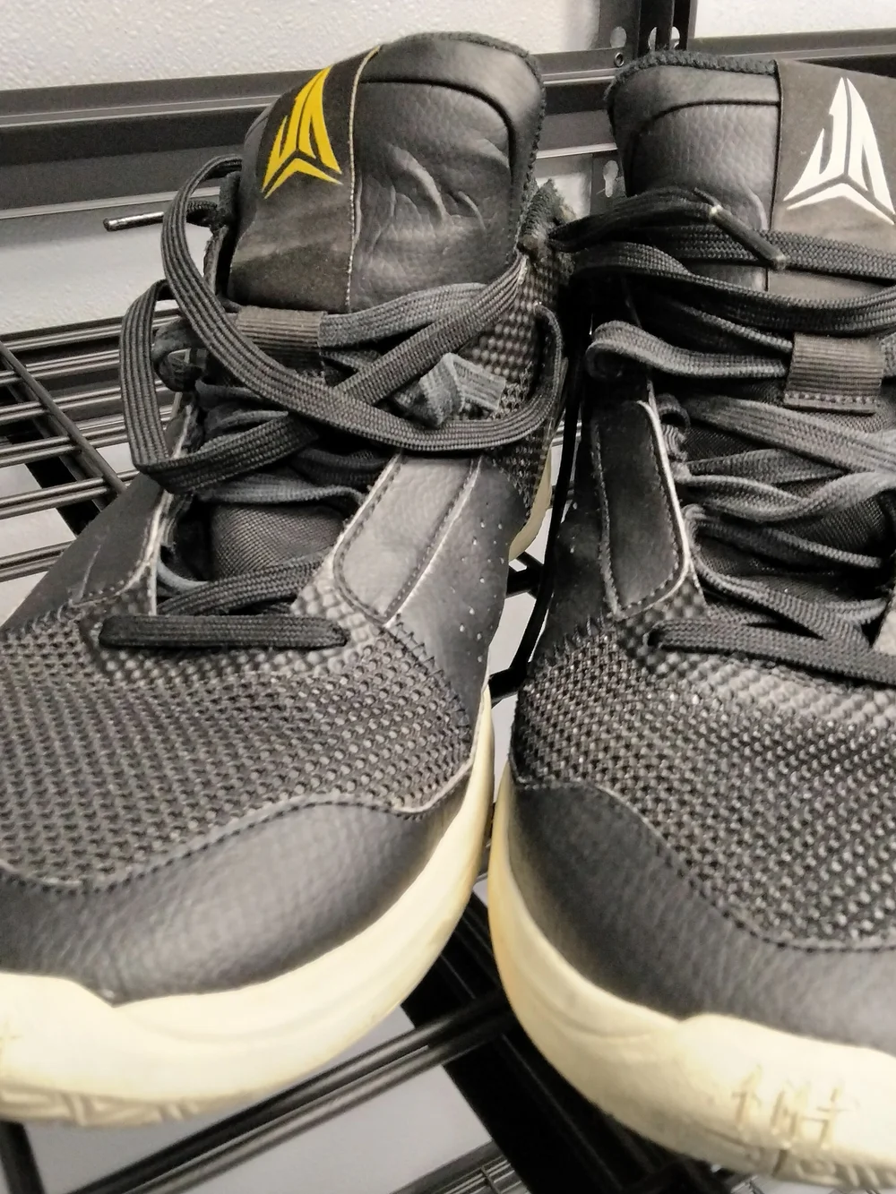 Nike Men’s Black Athletic Sneakers with Yellow Accent